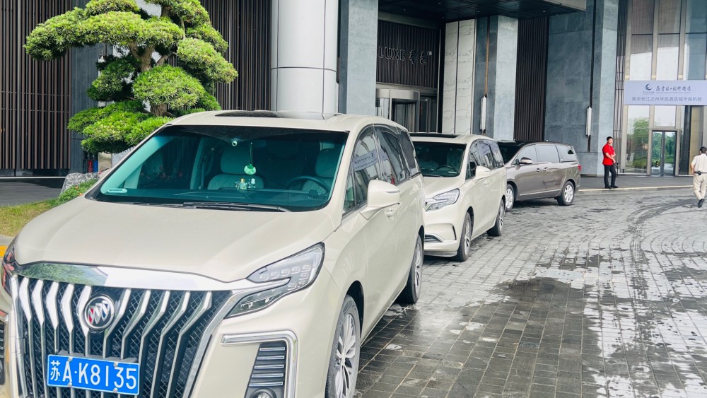 2026南京公司团建用车包车！15-19座中巴全天多少钱？